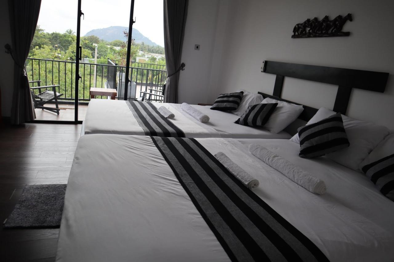 Black Mustang Hotel Dambulla Eksteriør billede